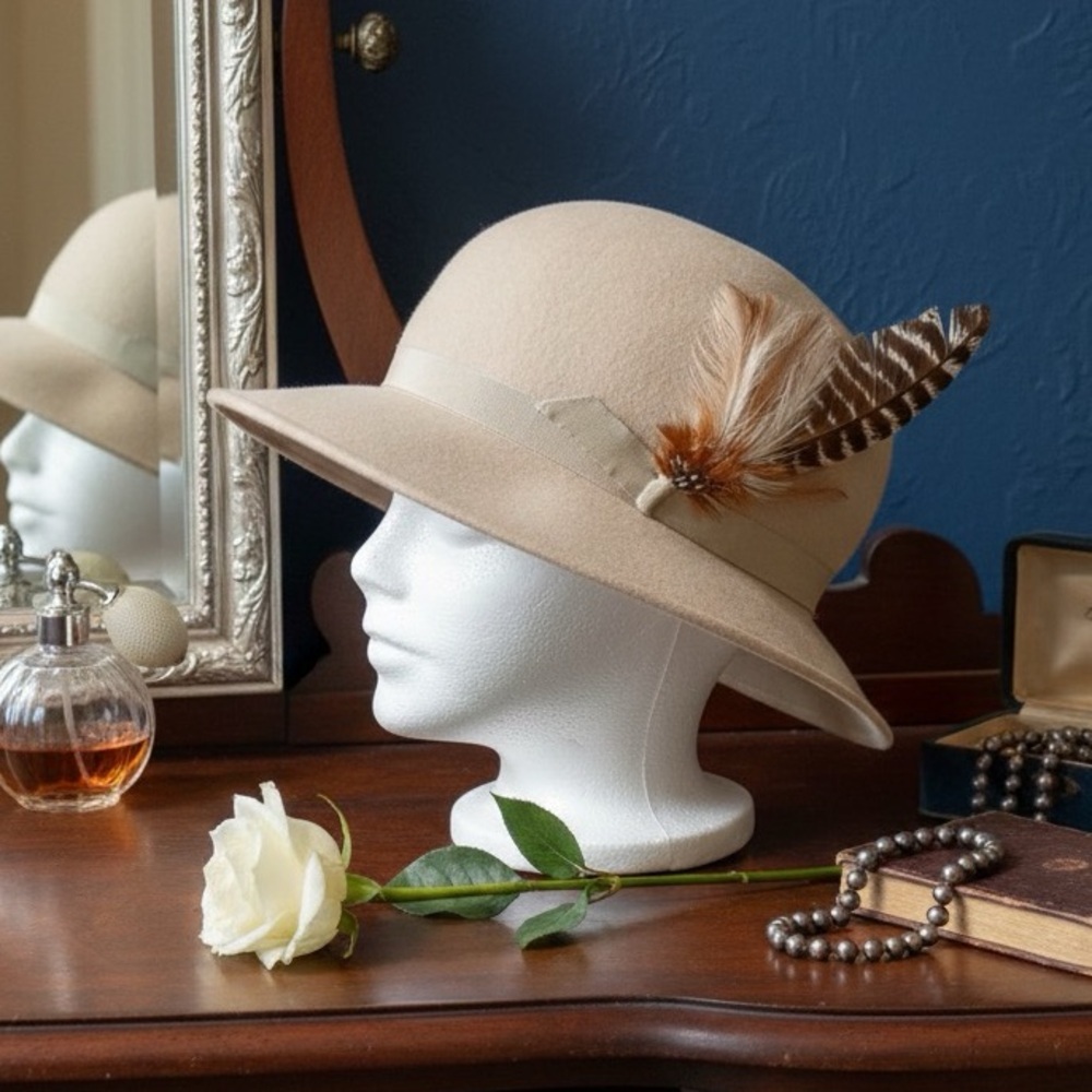 Vintage Christopher John New York Doeskin Felt Cloche Hat